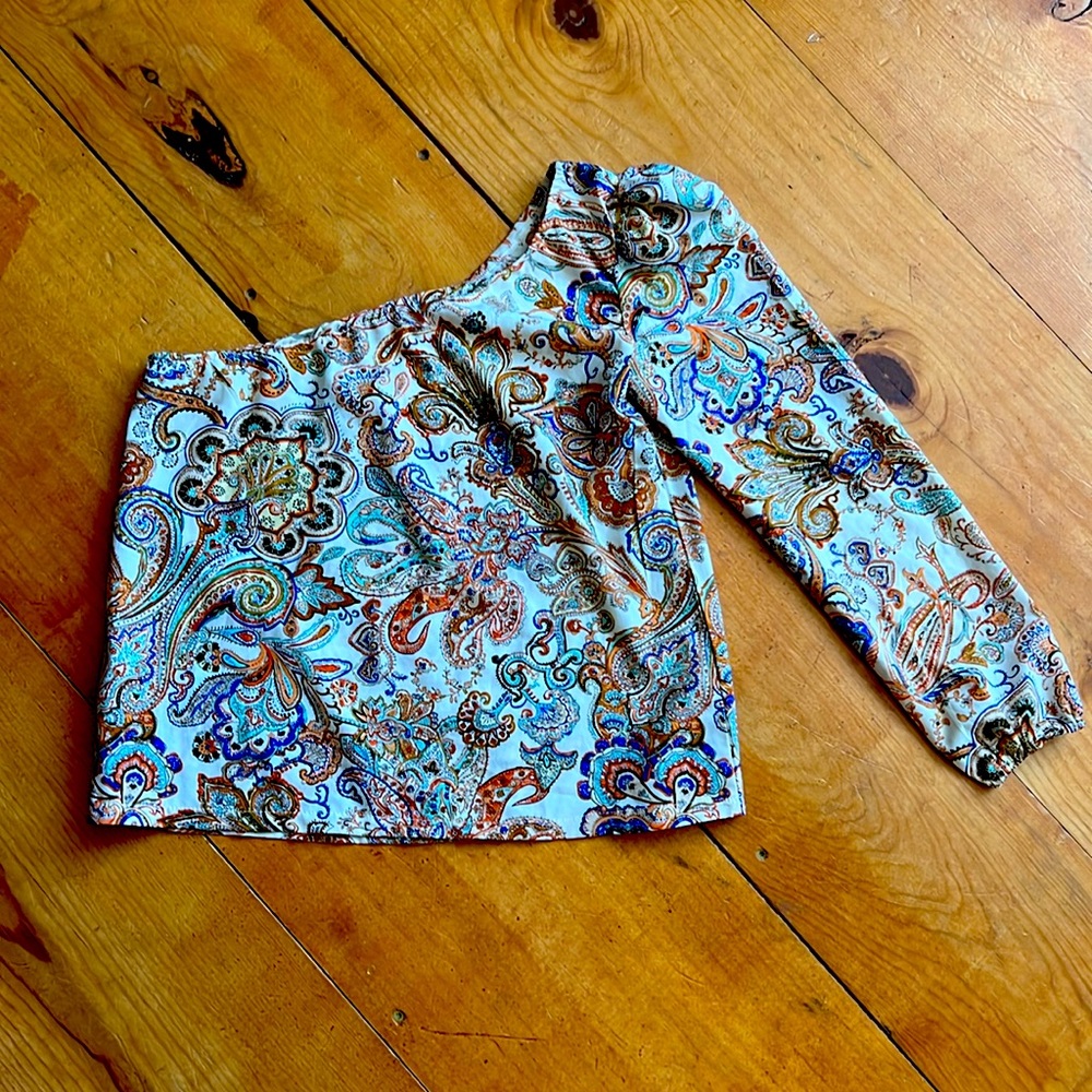 One shoulder top.